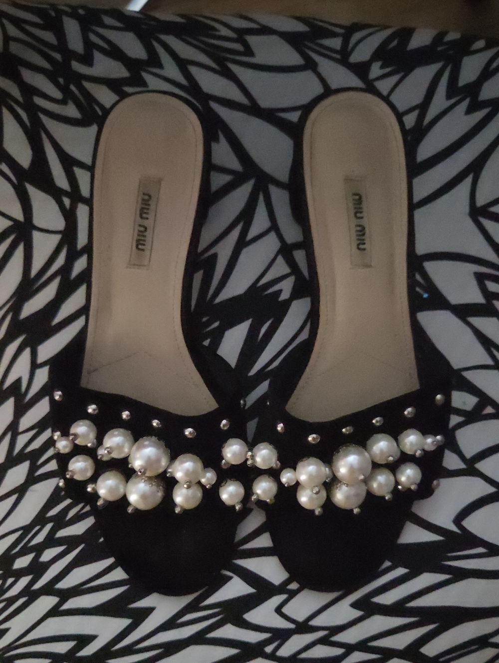 MIU MIU Pearl Sandals. Black VELVET Size 37 . Excellent pre Loved Condition